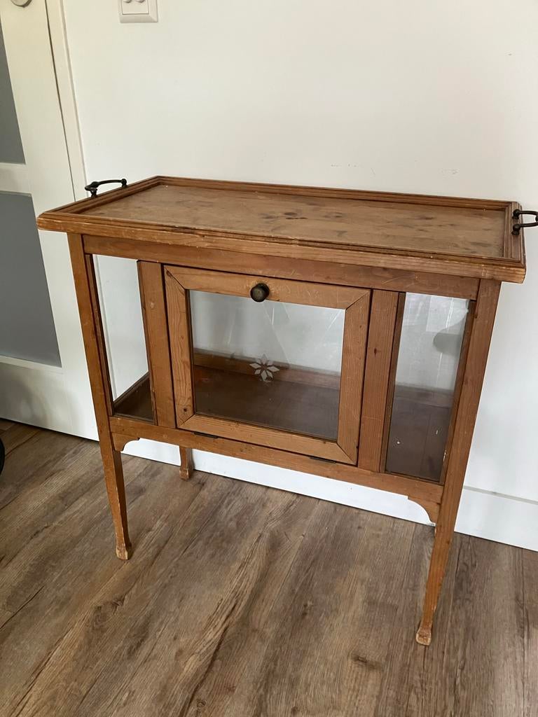 Houten kastje met glas en dienblad, Ophalen, Zo goed als nieuw