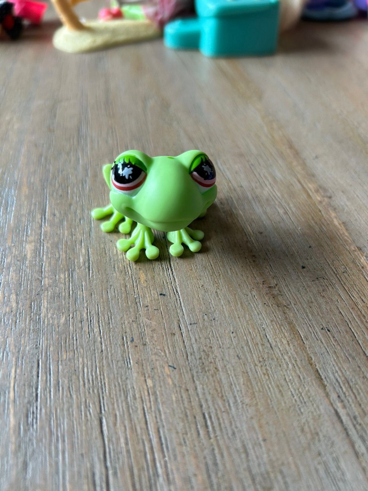 Green spotted frog, Ophalen of Verzenden, Gebruikt