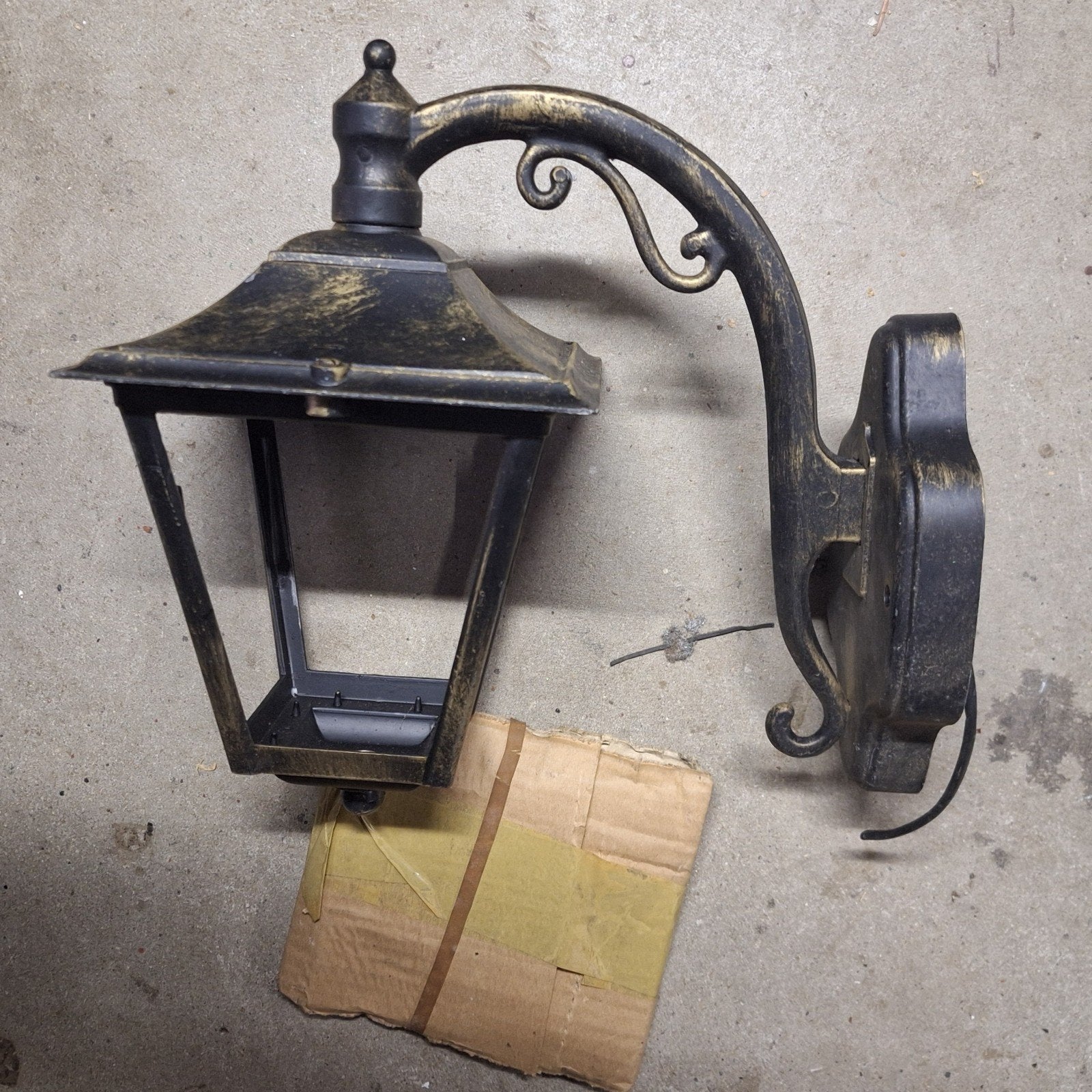 Nieuwe lantaarn (glas zit in het karton), Tuin en Terras, Wandlamp, Nieuw, Ophalen of Verzenden, Netvoeding