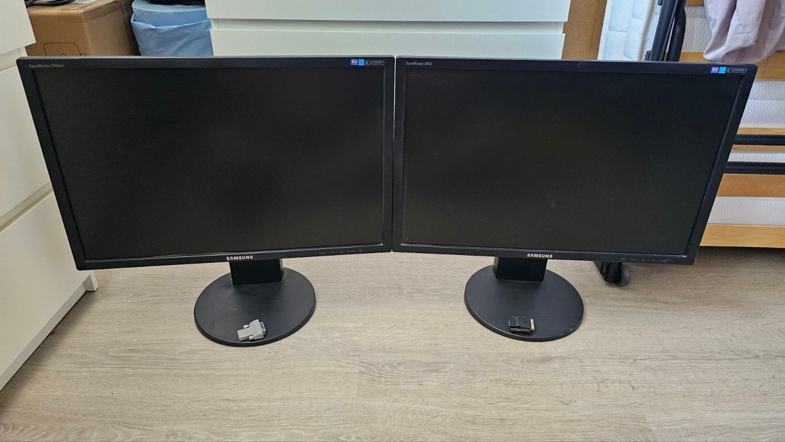 2x Samsung SyncMaster 2443 24 inch monitor + adapter, Computers en Software, Ophalen, Gebruikt, In hoogte verstelbaar, Samsung