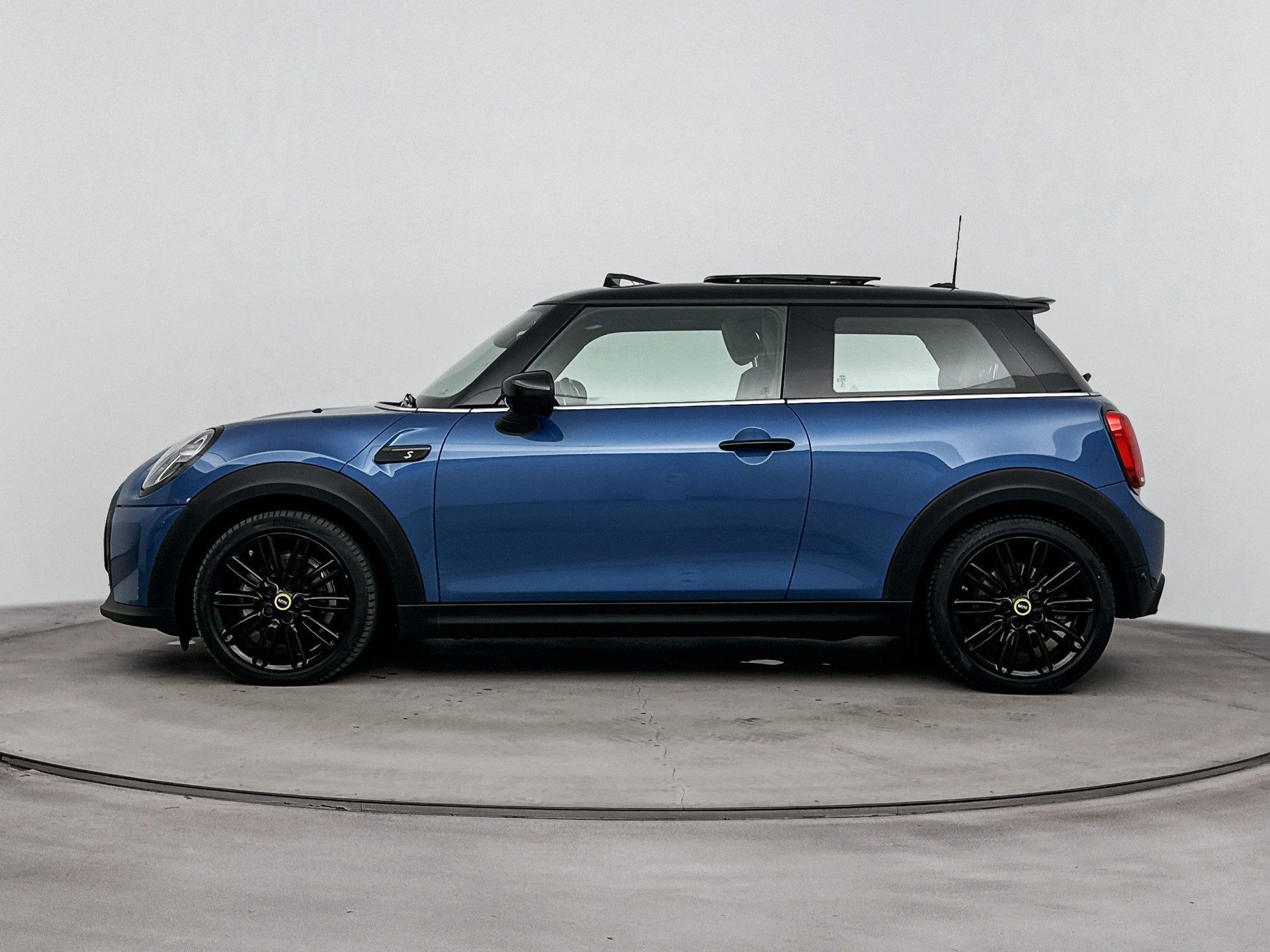 MINI Electric Classic / Panoramadak / Sportstoelen / LED / C, Auto's, Mini, Met garantie (alle), Leder en Stof, Mini Electric