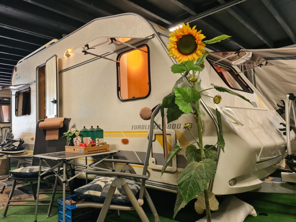 DELTA 4600 FB EUROLINER / A MOVER / VOORTENT / LUIFEL, Caravans en Kamperen, Luifel, Rondzit, Bedrijf, 750 - 1000 kg