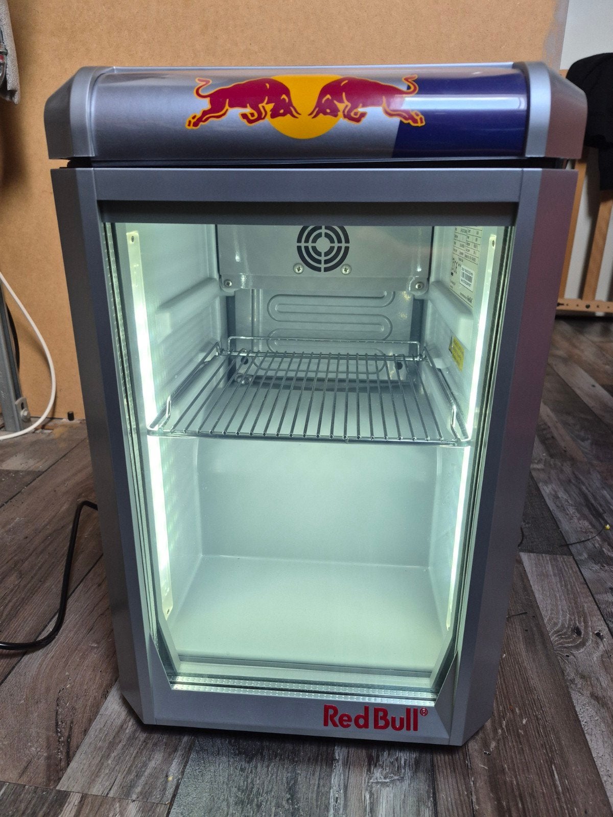 Nooit gebruikt; Red Bull Mini Koelkast, Ophalen, Zonder vriesvak, Minder dan 45 cm, Minder dan 85 cm