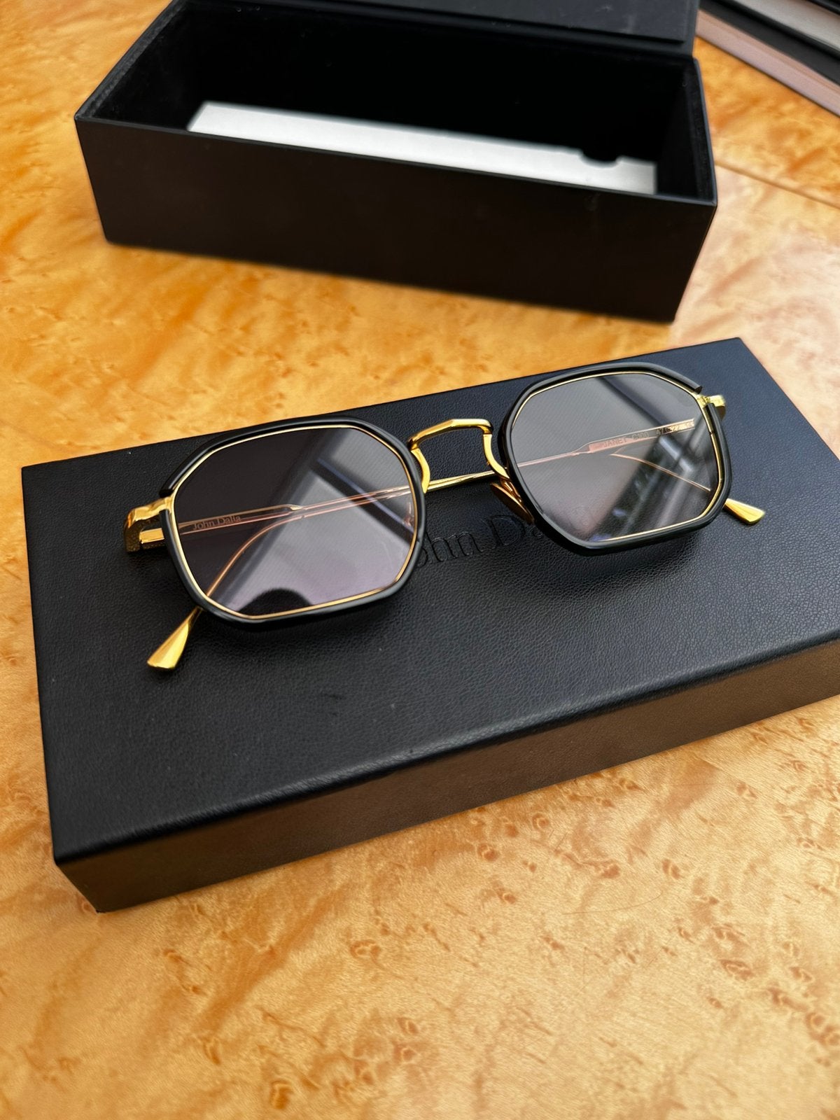 John Dalia janet sunglasses, Sieraden, Tassen en Uiterlijk, Overige merken, Zonnebril, Zwart, Ophalen of Verzenden