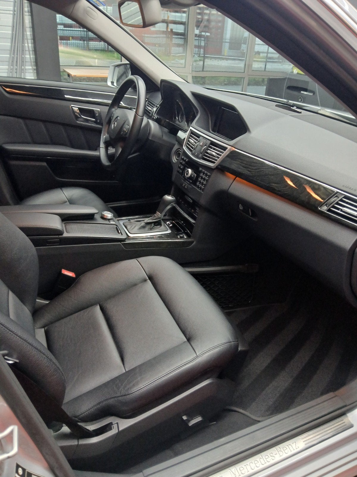 Foto 5 van Mercedes-Benz E-Klasse E220cdi Sedan Auto5W212 2009 Grijs