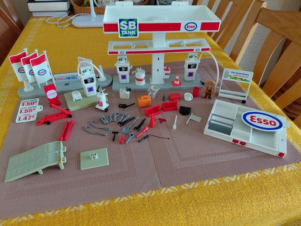Niet compleet Playmobil Esso tankstation. 1981?, Kinderen en Baby's, Speelgoed | Playmobil, Ophalen of Verzenden, Gebruikt