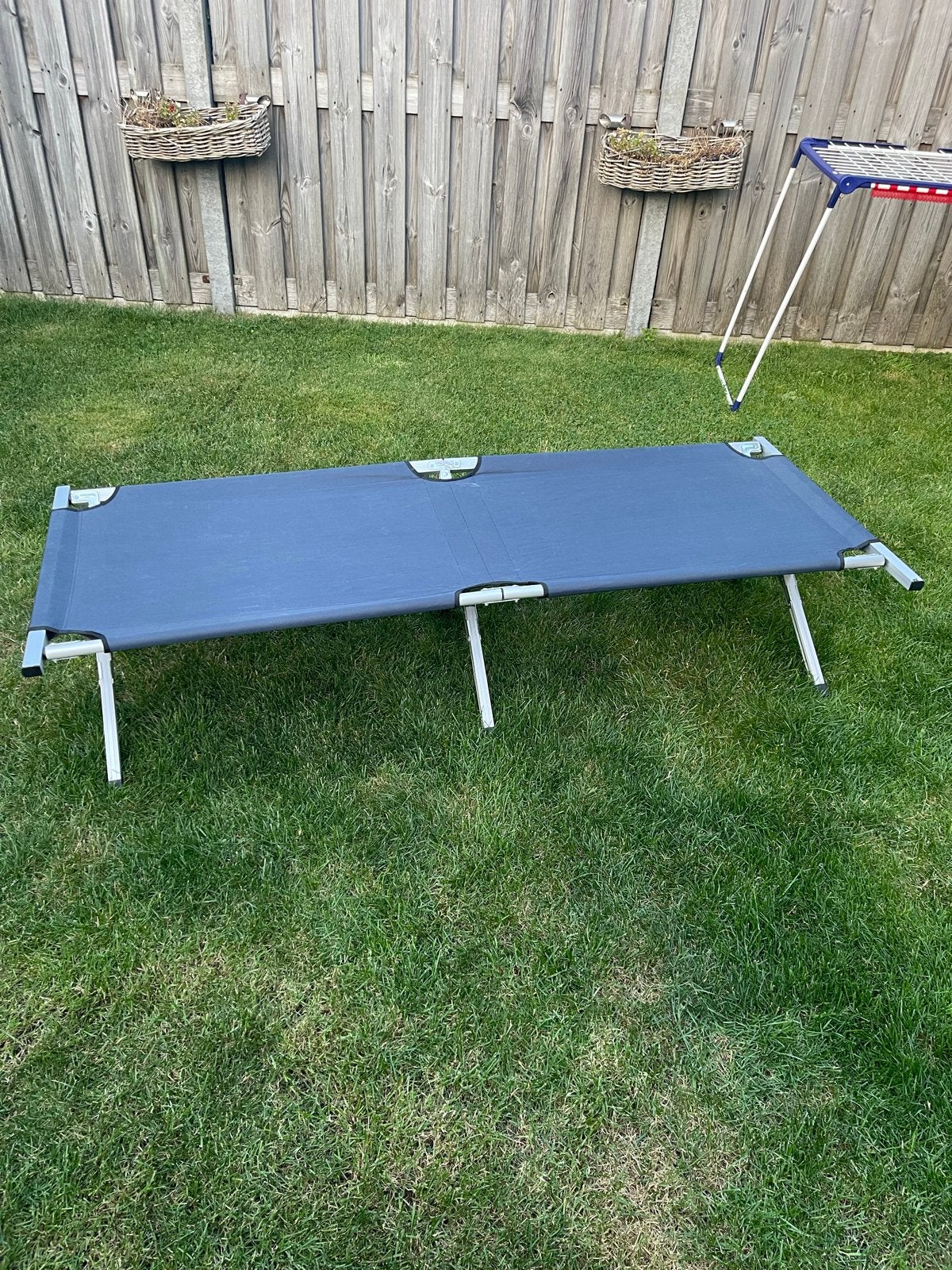 Kampeerbed / Veldbed - Ideaal voor kamperen en logees, Ophalen, Gebruikt