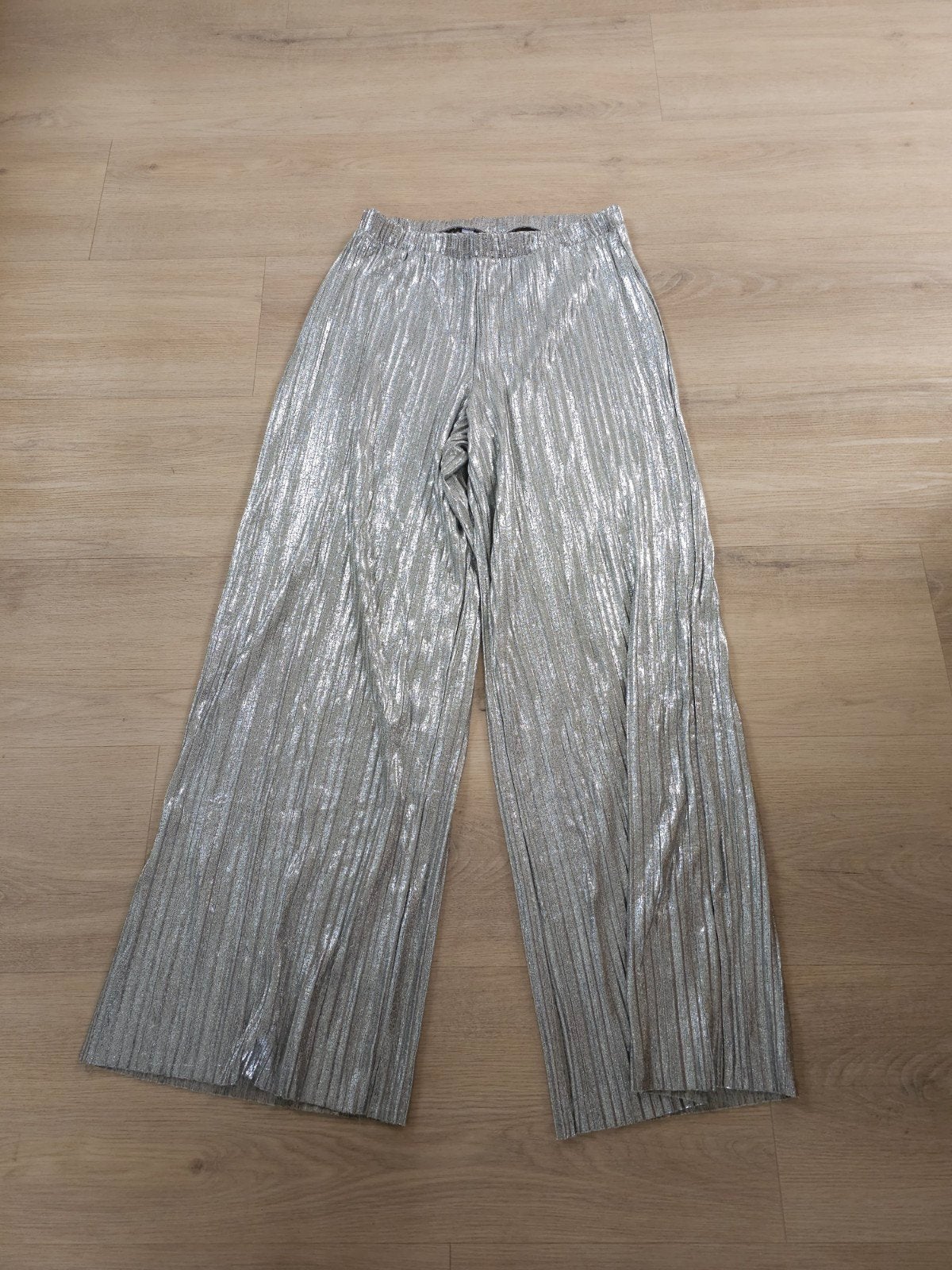 Zilverkleurige plissé broek - BPC Selection Premium, Ophalen of Verzenden, Zo goed als nieuw, Lang, Zilver