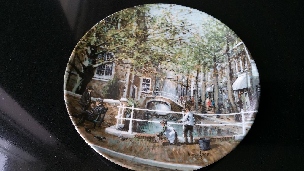 Royal Mosa | bord | Koos van Loon | The Delftse Vrouwenregt, 3 cm, 20 cm, Ophalen of Verzenden, Natuurlijk materiaal