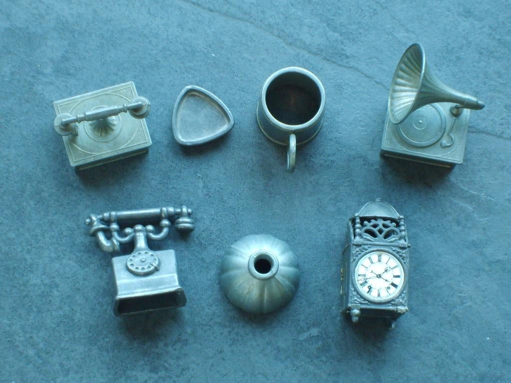 Tinnen en porseleinen miniatuurtjes voor in een poppenkast., Antiek en Kunst, Ophalen of Verzenden