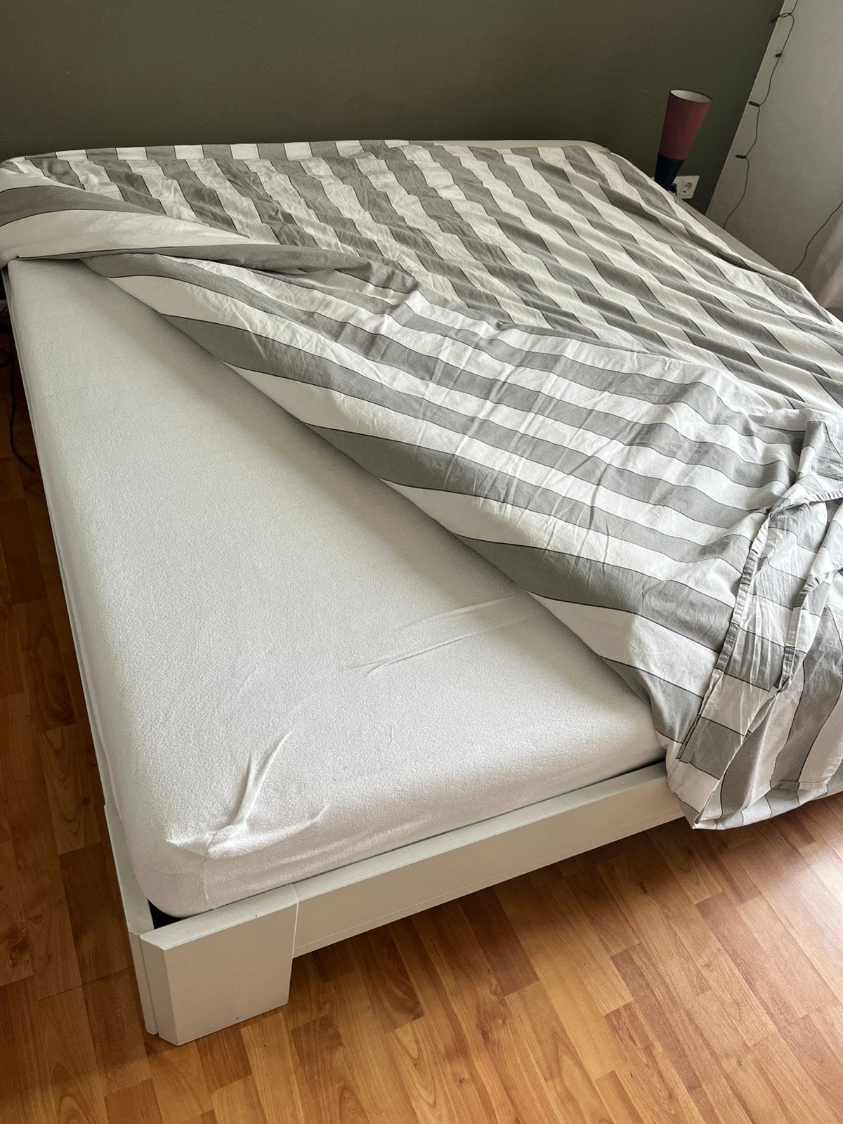 Wit mdf bed compleet 1.80 bij 2 mtr, 90 cm, Met 2 nachtkastjes, Wit, Tweepersoons