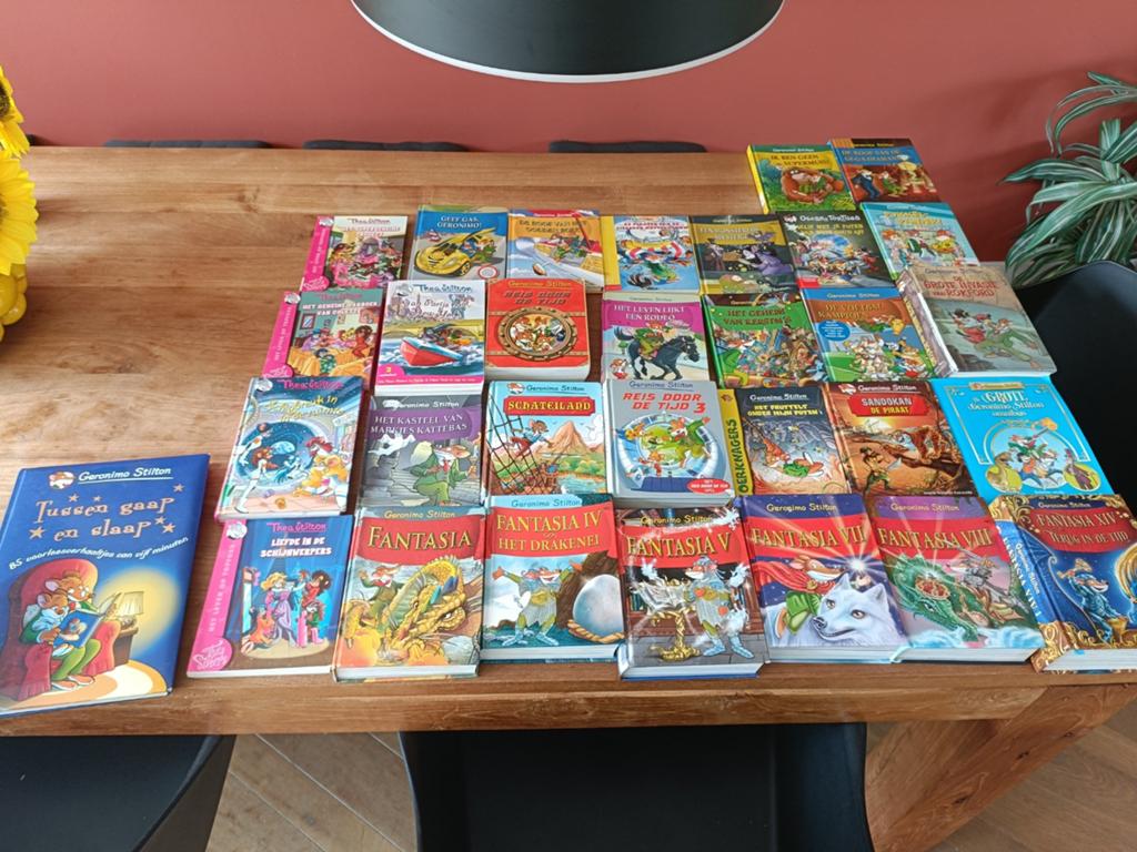 Grote set Geronimo Stilton en Thea Stilton boeken, Boeken, Ophalen of Verzenden, Zo goed als nieuw