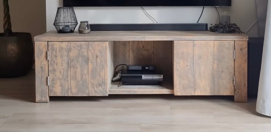 Stijgerhouten tv-meubel met opbergruimte