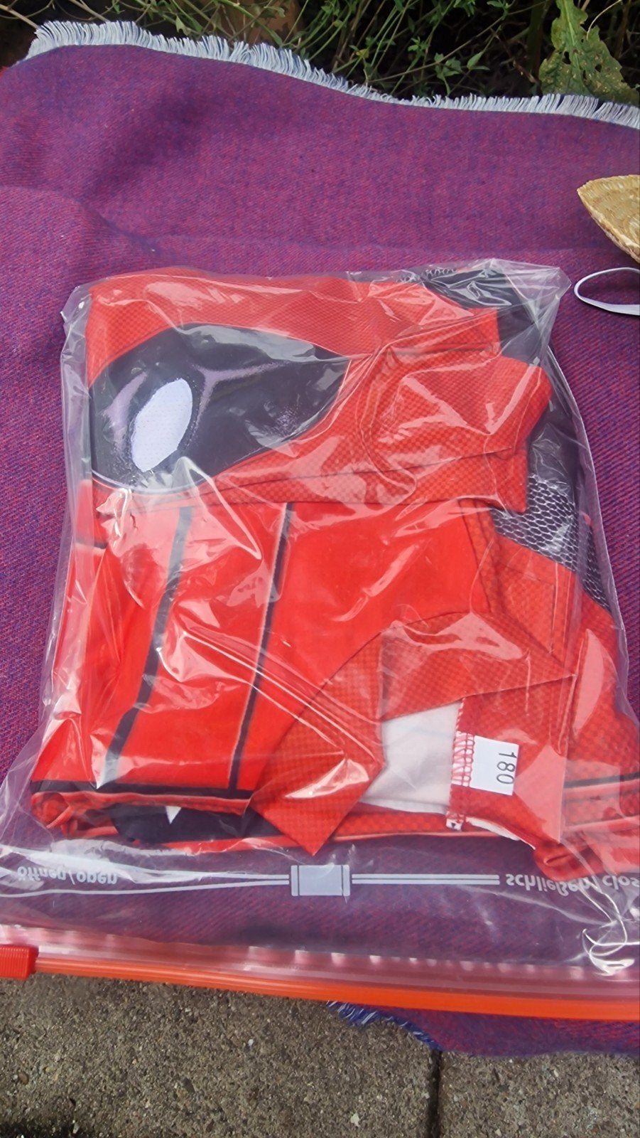 2 Deadpool pakken, maat 170 (gedragen) en 180 (nieuw), Ophalen, Zo goed als nieuw, 170 of groter, Jongen of Meisje