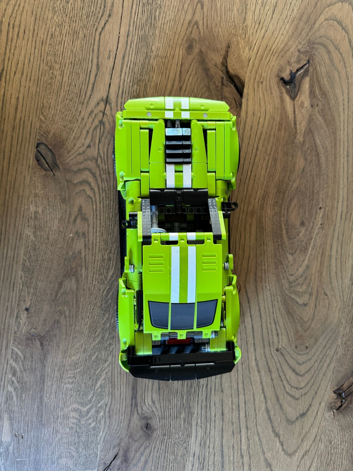 Foto 3 van LEGO Technic Ford Mustang Shelby GT500 (42138)