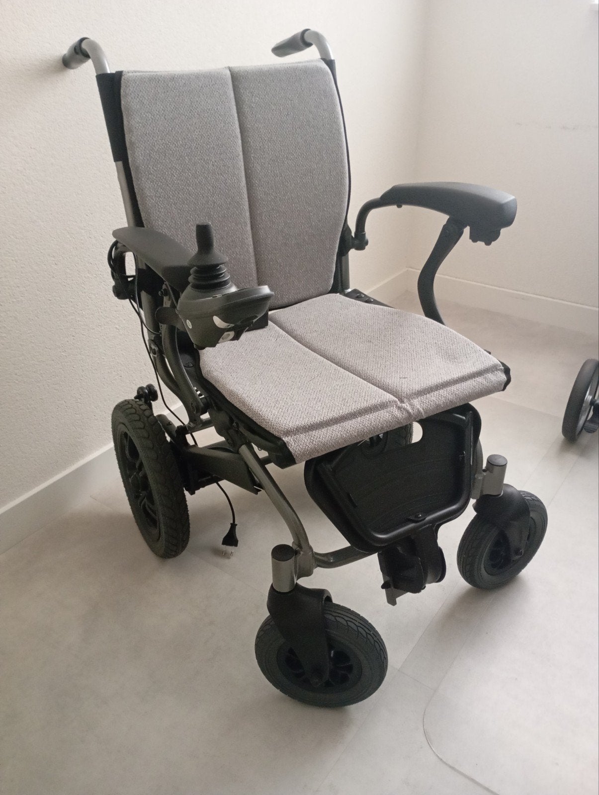 Electrische rolstoel met groot bereik. Nooit gebruikt, Ophalen of Verzenden, Inklapbaar, Nieuw, Elektrische rolstoel