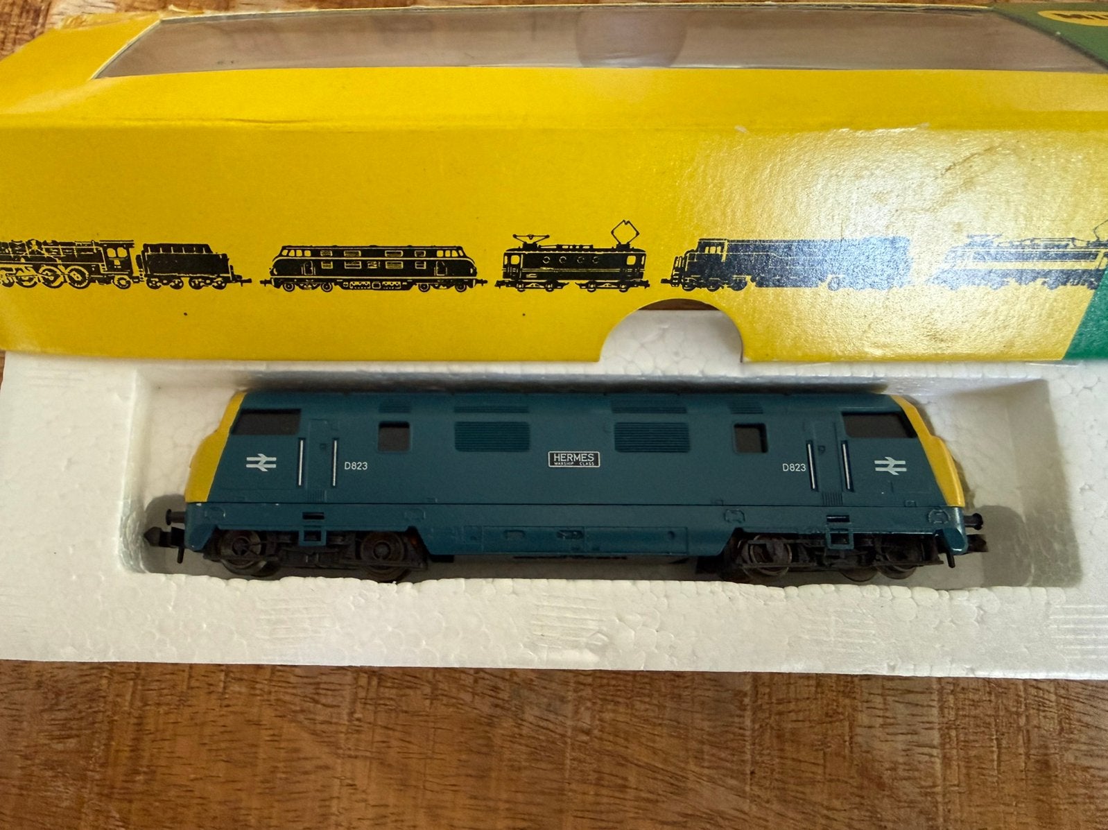 Minitrix 2942 Hermes class 42 Warship D823 als nieuw in Ovp, Trix, Ophalen of Verzenden, Zo goed als nieuw, Gelijkstroom