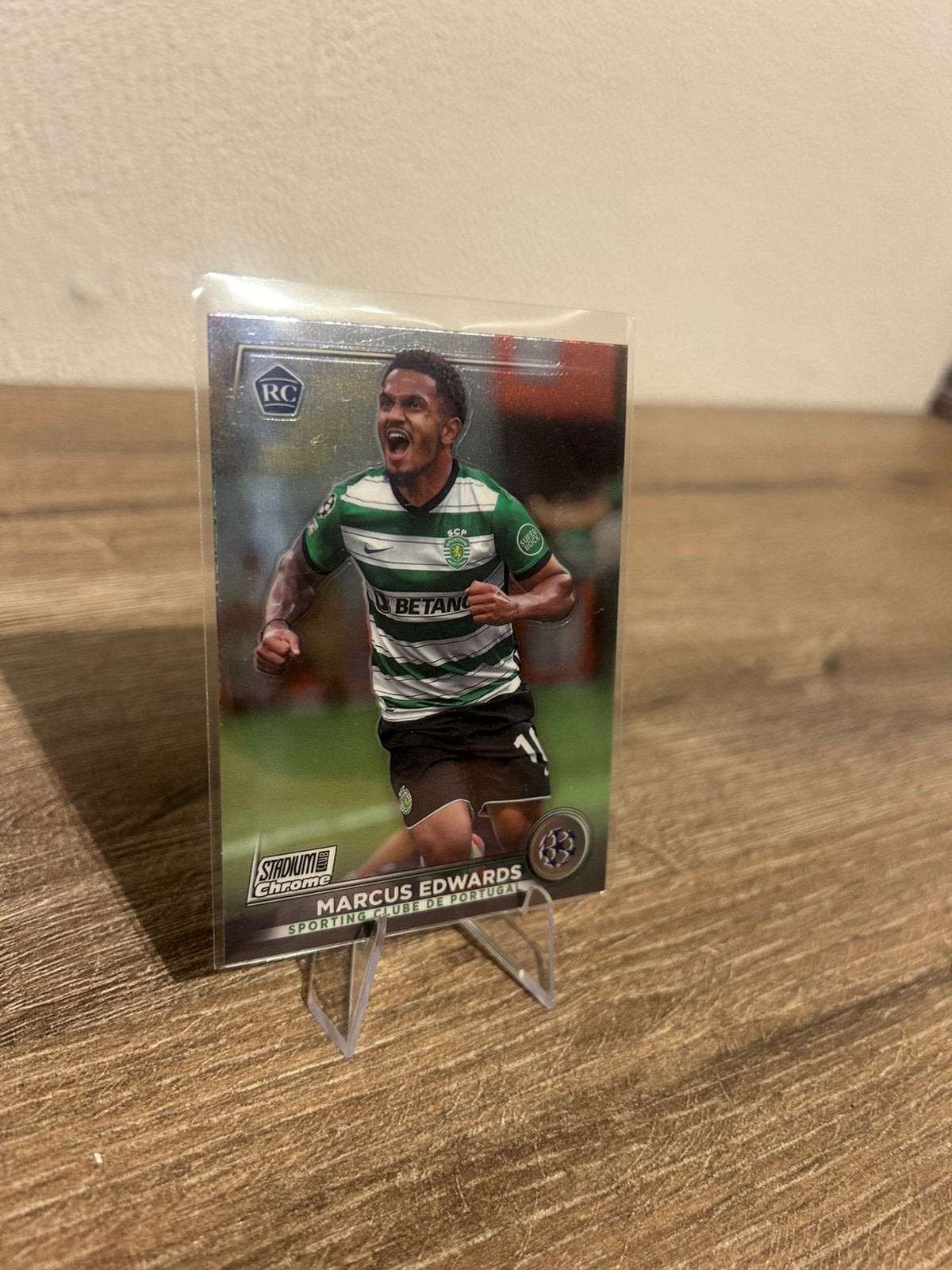 Marcus Edwards 2022-23 Topps UCC Stadium Club Chrome #40 RC, Ophalen of Verzenden, Zo goed als nieuw, Buitenlandse clubs, Spelerskaart