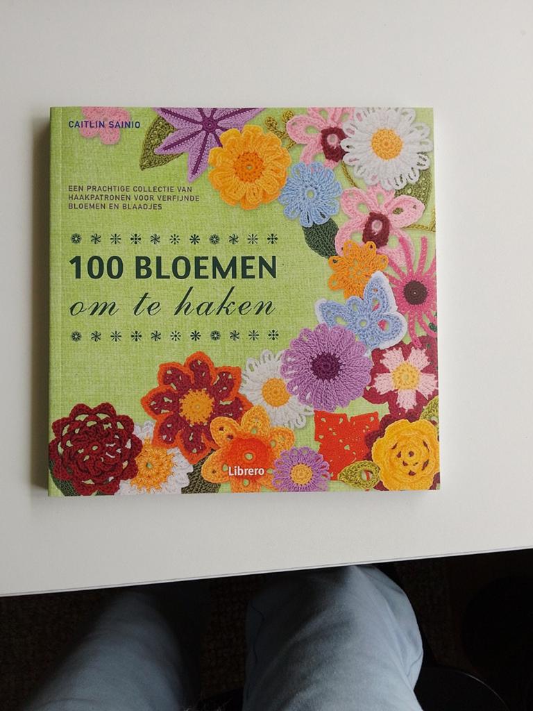 100 Bloemen om te Haken - Caitlin Sainio, Ophalen of Verzenden, Zo goed als nieuw, Breien en Haken, Caitlin Sainio