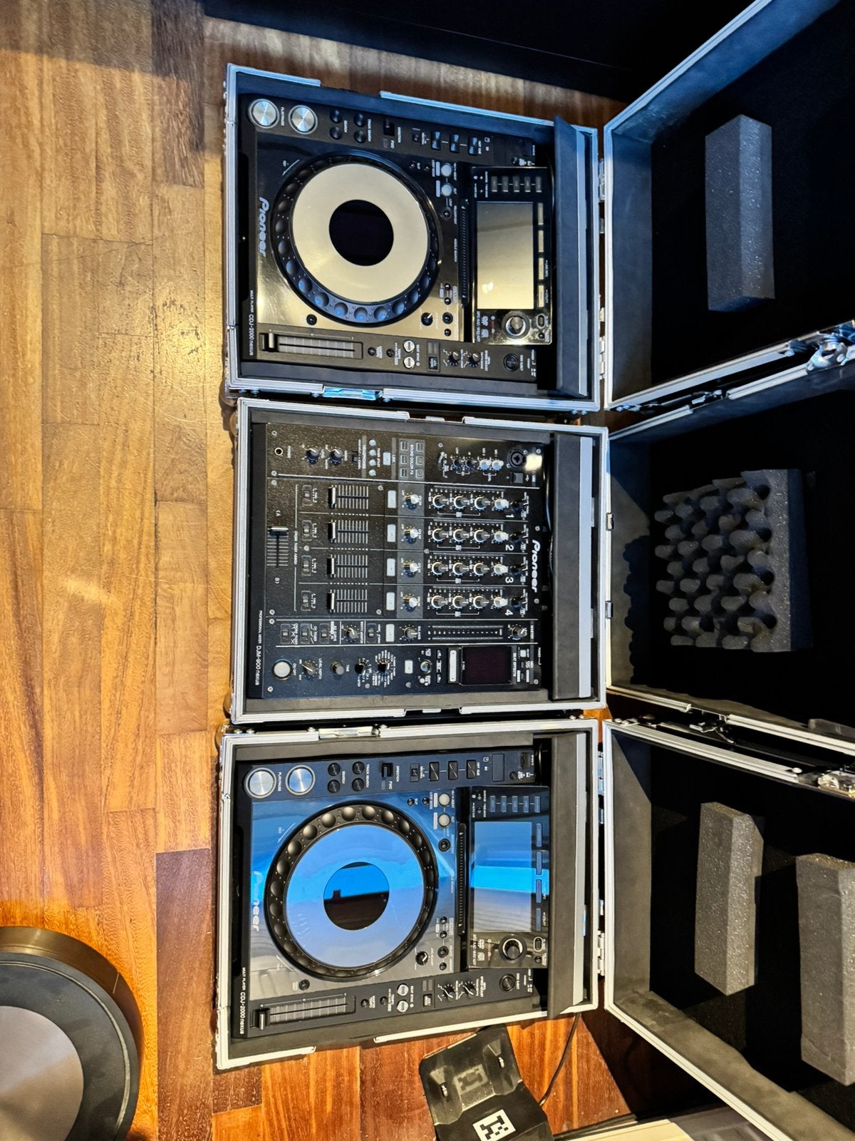 Foto 6 van Pioneer DJM 900 Nexus, 2x CDJ 2000 Nexus + flightcases