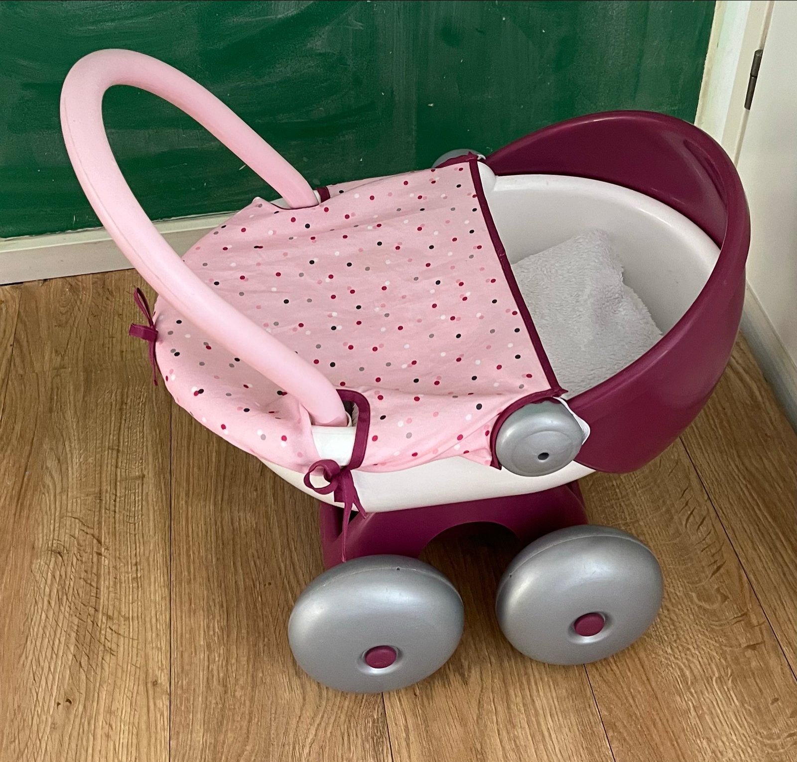 Leuke poppenwagen, Ophalen, Zo goed als nieuw, Babypop