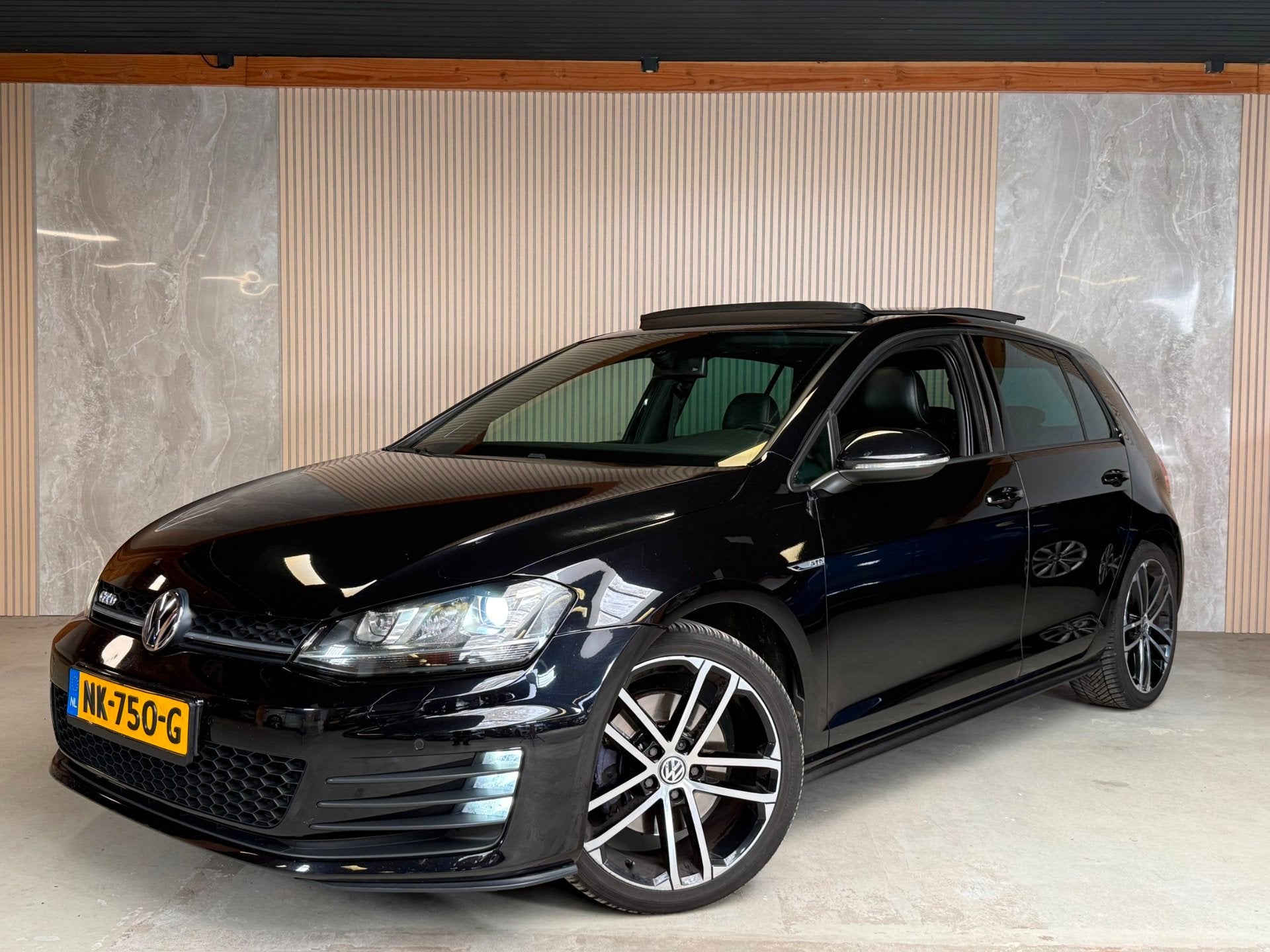 Volkswagen Golf 2.0 TDI GTD DSG EU6 Pano Airco Cruise Contro, Auto's, Gebruikt, Euro 6, 4 cilinders, Zwart