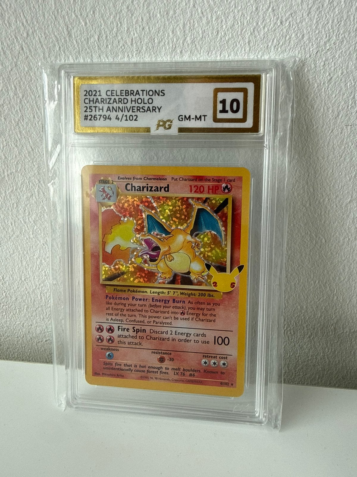 charizard 25th aniversary 4/102 pg10 slab, Ophalen of Verzenden, Zo goed als nieuw