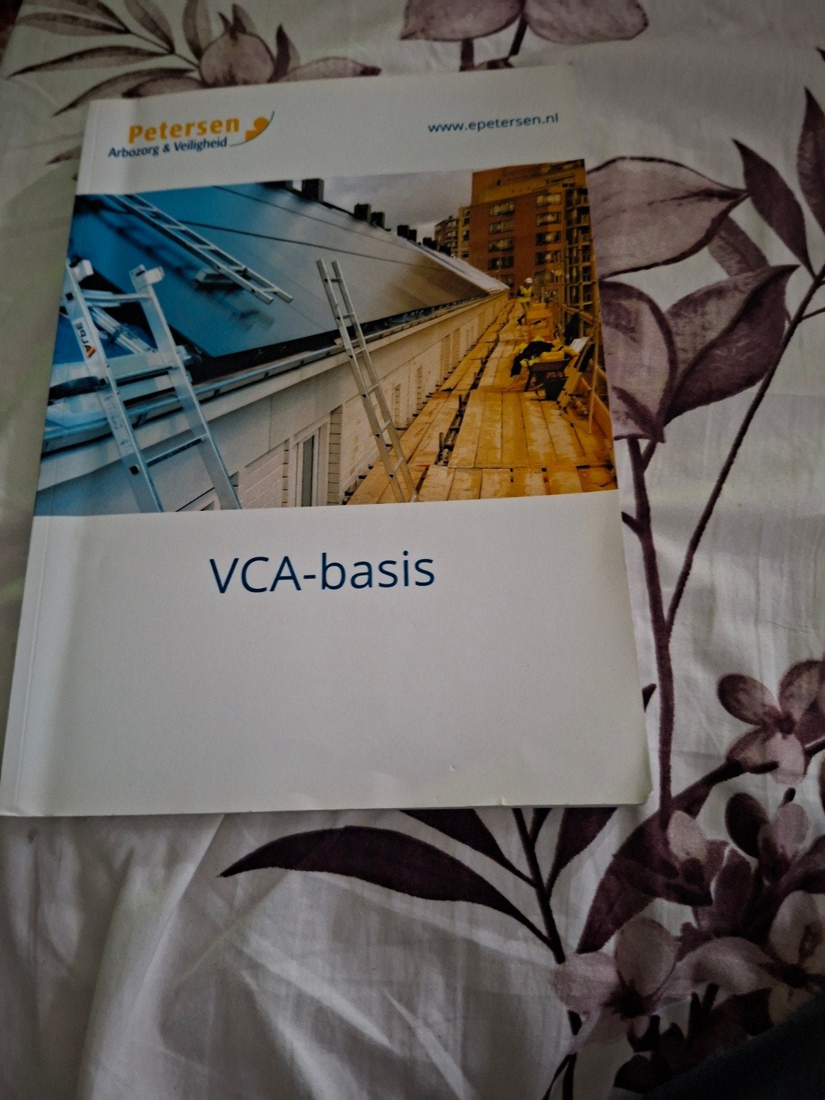 VCA-basis boek van Petersen - Arbeidszorg & Veiligheid, Ophalen of Verzenden, Zo goed als nieuw, MBO, Petersen Arbeidszorg & Veiligheid