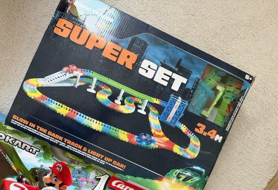 Glow Tracks Racebaan Ultimate Super Set 3.4m met 2 auto's, Racebaan, Zelf te bouwen, Zo goed als nieuw, Elektrisch