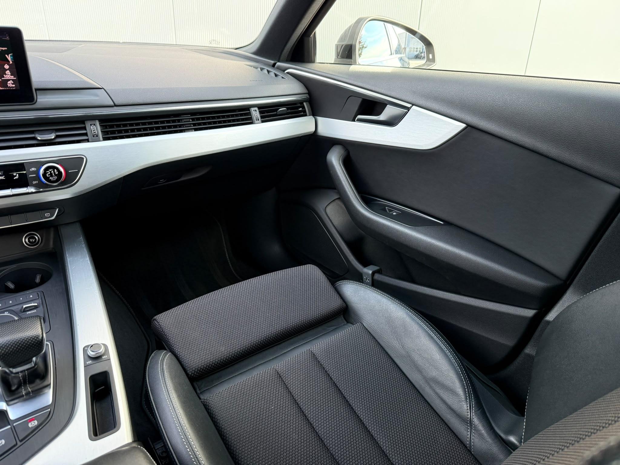 Foto 24 van Audi A4 Avant 1.4 TFSI Sport S line edition navi / 19 inch l