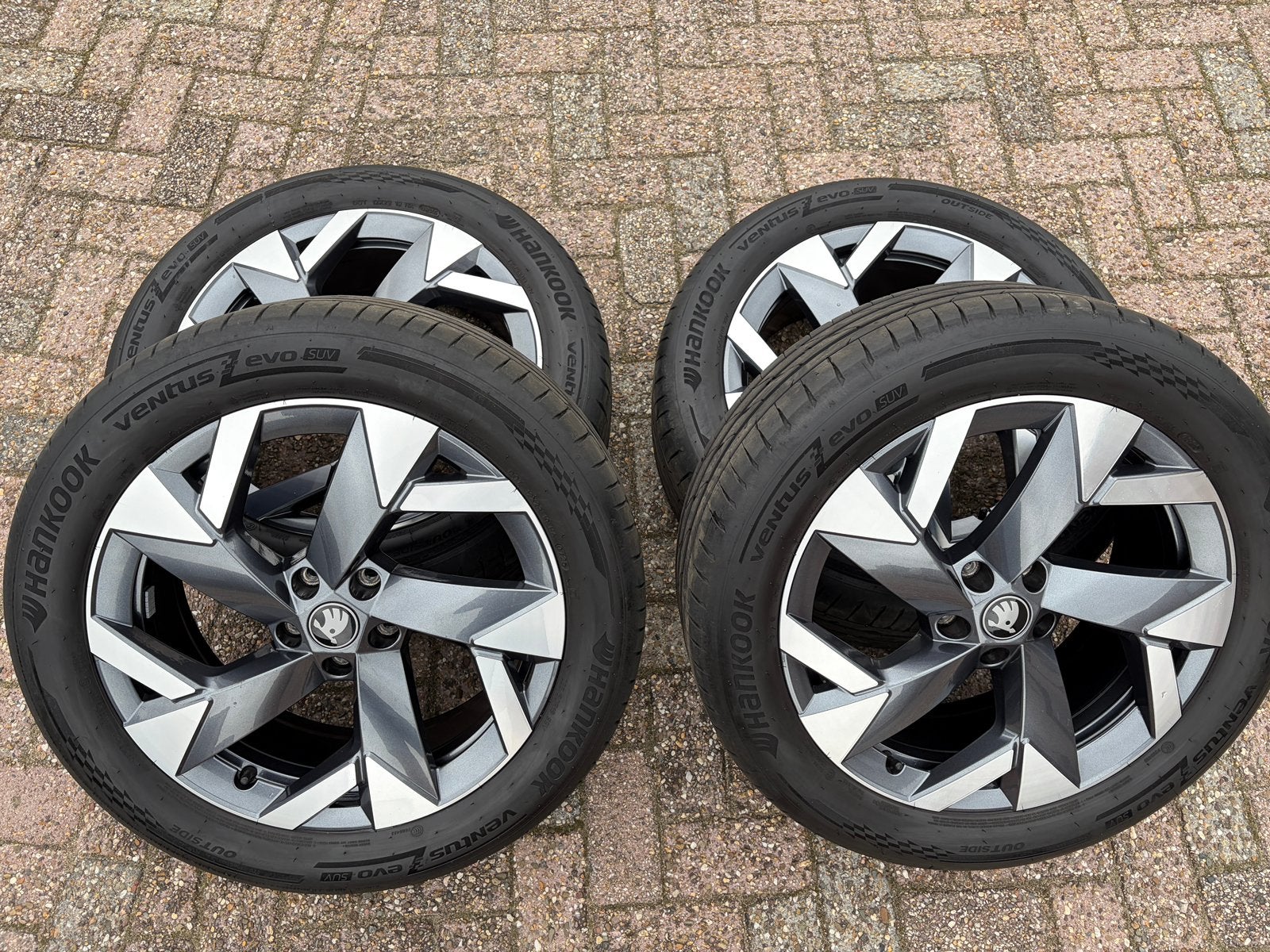 Skoda Kodiaq || Sportline 19” velgen met Hankook zomerbanden, Gebruikt, Banden en Velgen, 235 mm, Personenwagen