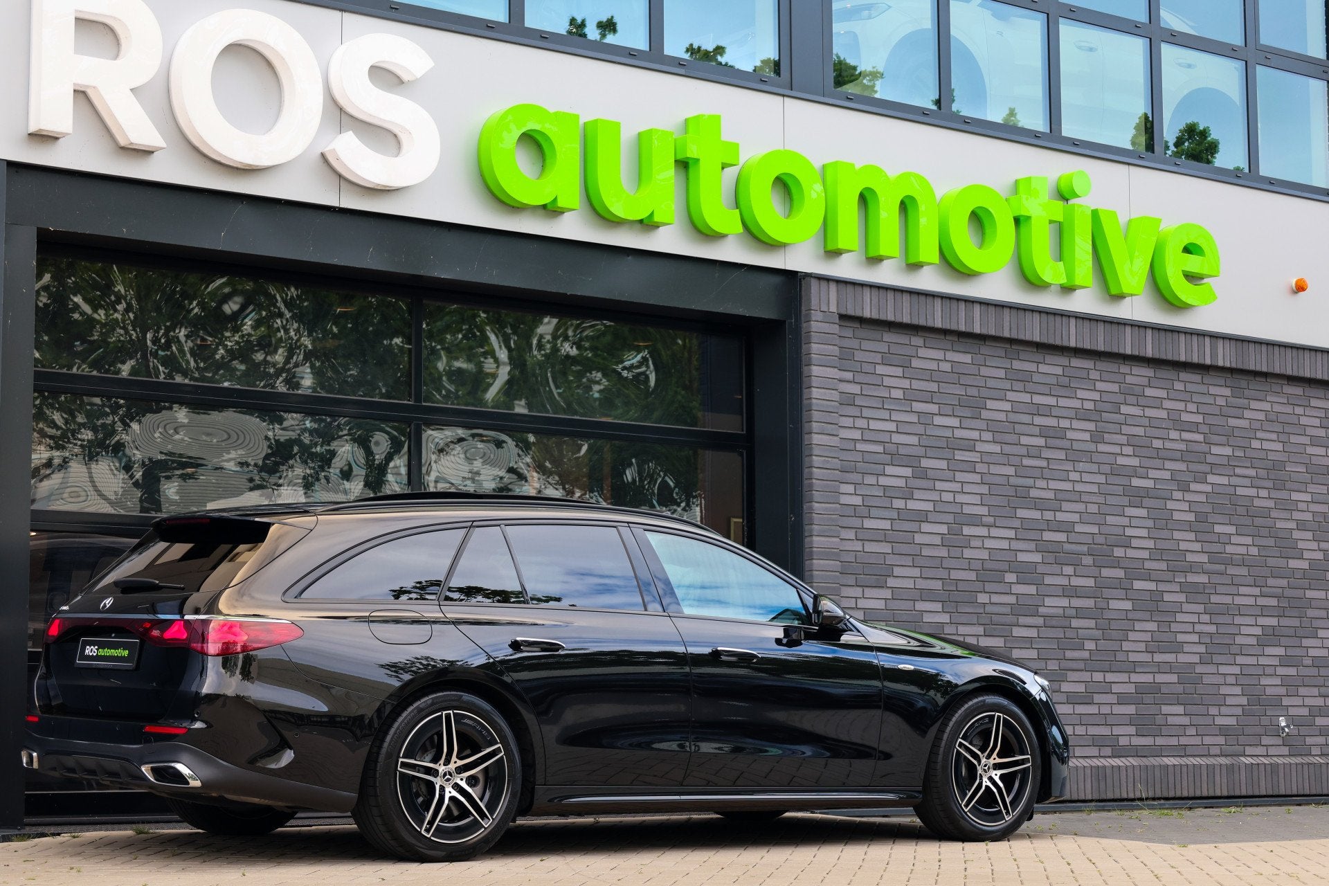 Mercedes-Benz E-Klasse Estate 300 e AMG Line | BTW | PANO |, Automaat, Achterwielaandrijving, Gebruikt, Zwart