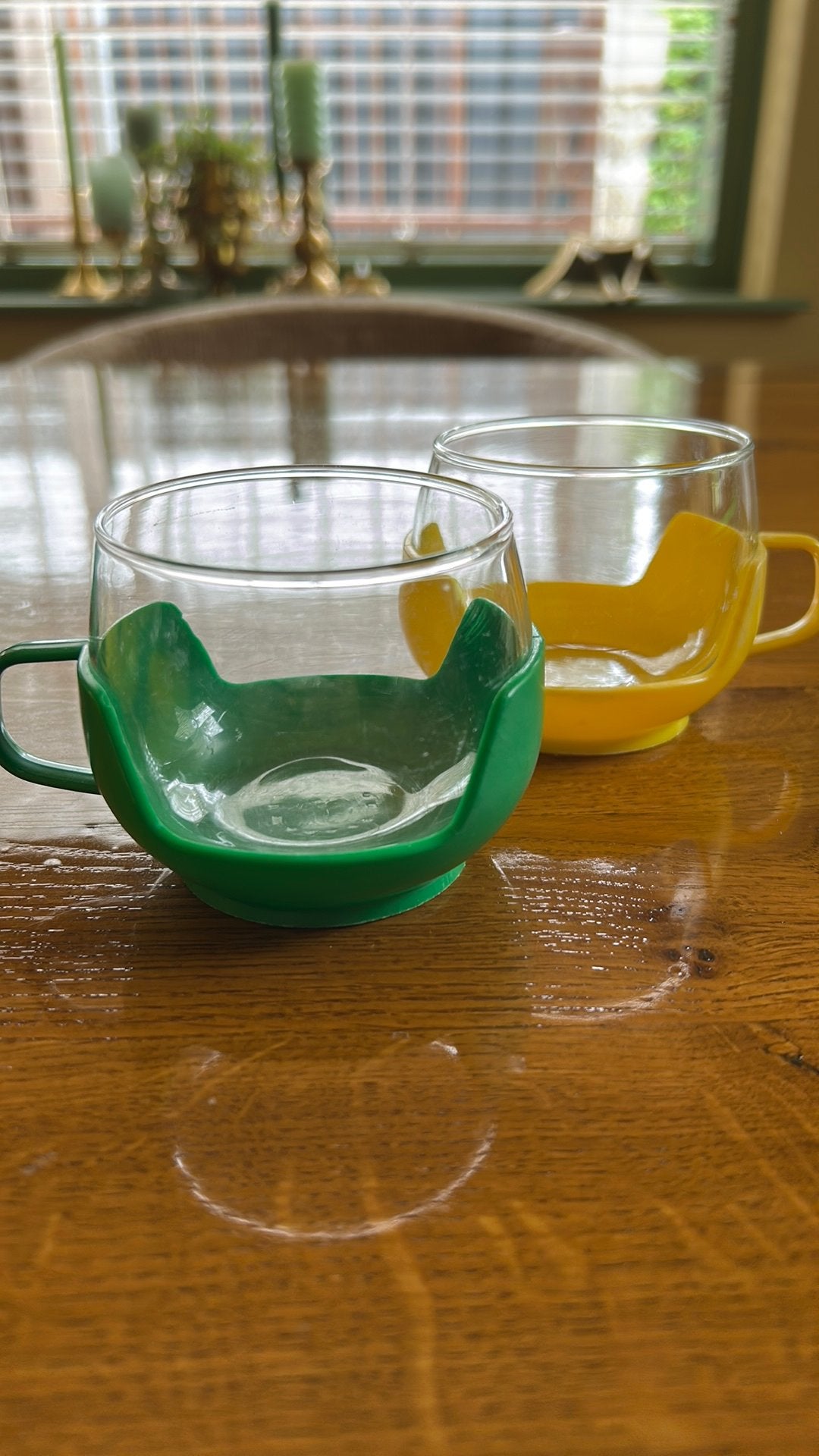 6 Glazen vintage theekopjes plastic houders, Ophalen of Verzenden, Zo goed als nieuw, Meerkleurig, Overige merken