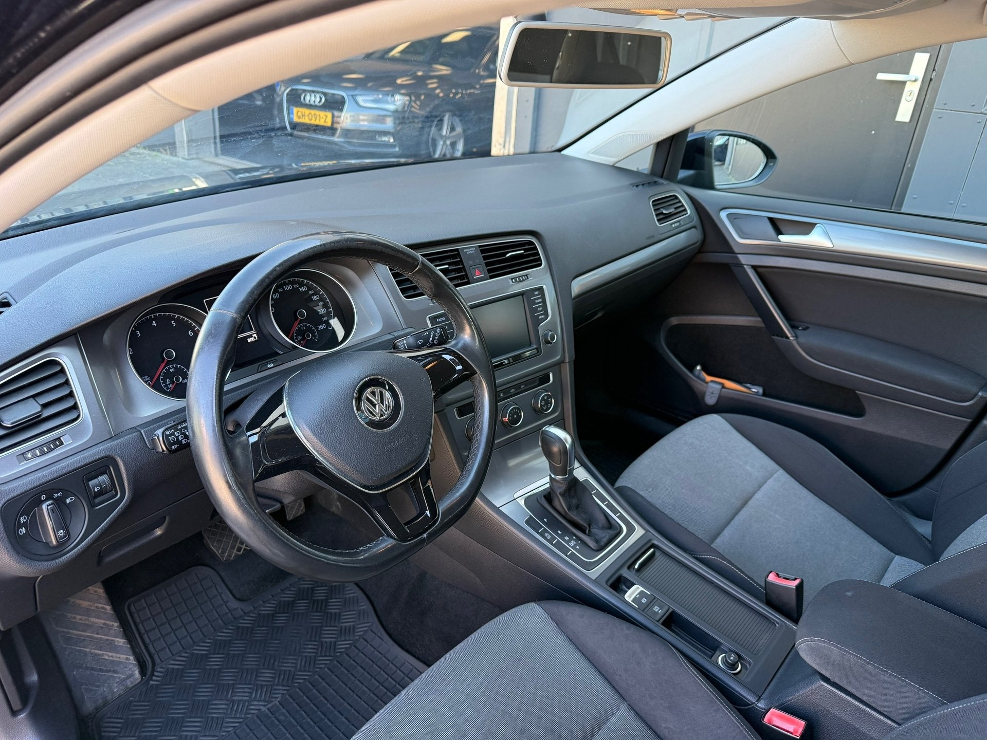Volkswagen Golf 1.0 TSI Edition DSG PDC Navi DealerOH, Auto's, 1154 kg, Gebruikt, Euro 6, Bedrijf