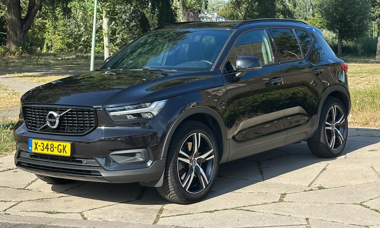Volvo XC40 T5 Twin Engine R-Design H&K Pilot Assist Dealer, Auto's, 1800 kg, Zwart, Plug-in hybride, 3 cilinders