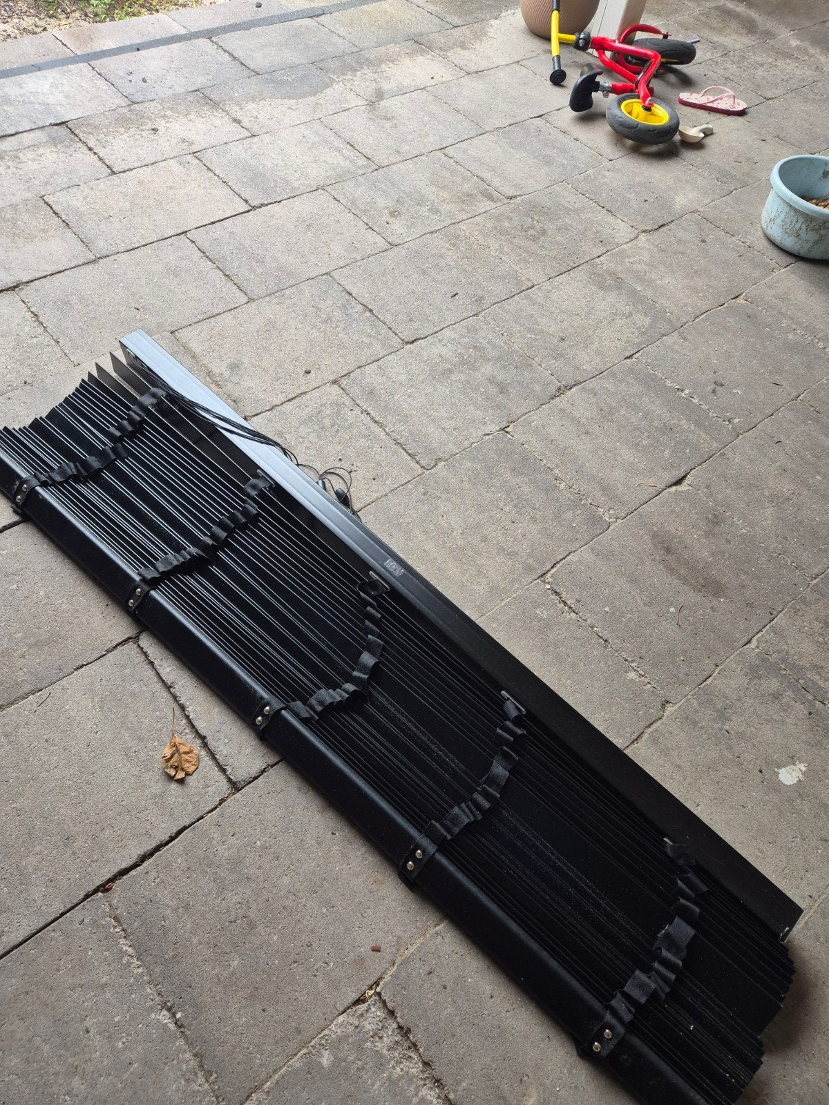 Zwart rolluik - Zo goed als nieuw - 145cm long, Ophalen, Elektrisch, Rolluik, Zo goed als nieuw