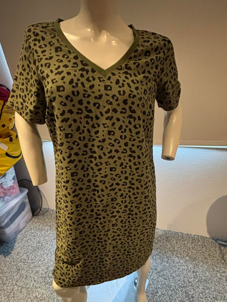 Groen jurkje met zwarte vlekjes maat m, Maat 38/40 (M), ., Ophalen of Verzenden, Zo goed als nieuw