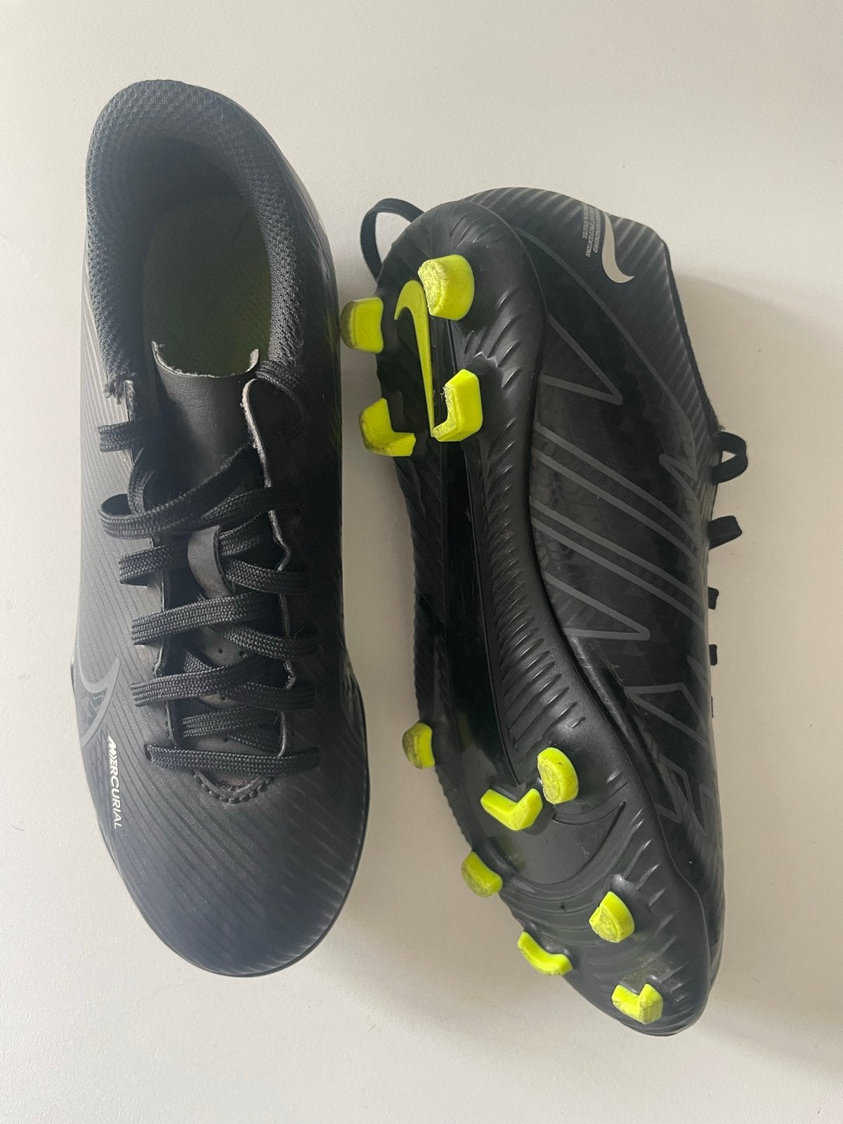 NIKE MERCURIAL VAPOR 15 voetbalschoenen- kids  maat 33, Sport en Fitness, Maat XS of kleiner, Ophalen of Verzenden, Zo goed als nieuw