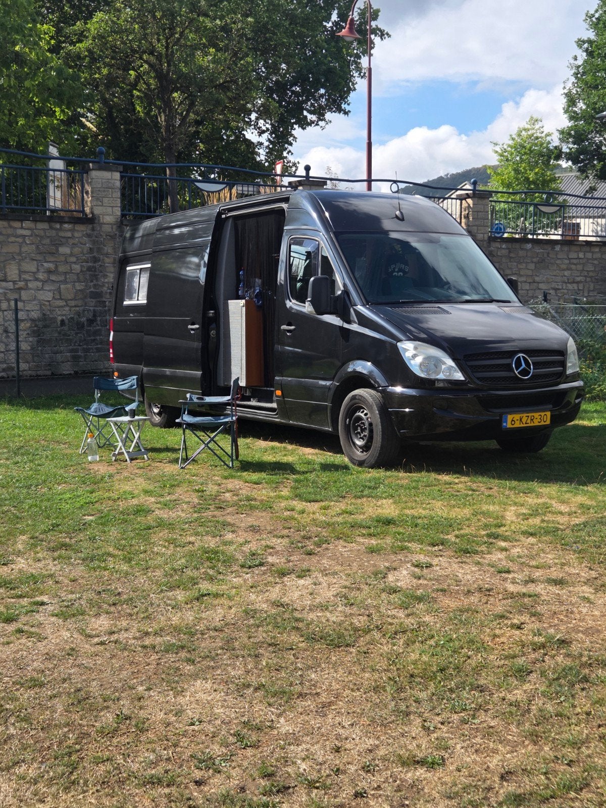 Unieke Mercedes Sprinter L3H3 Camper (apk tot juli 2027), Buscamper of Camperbus, Tot en met 2, Kluisje, Particulier