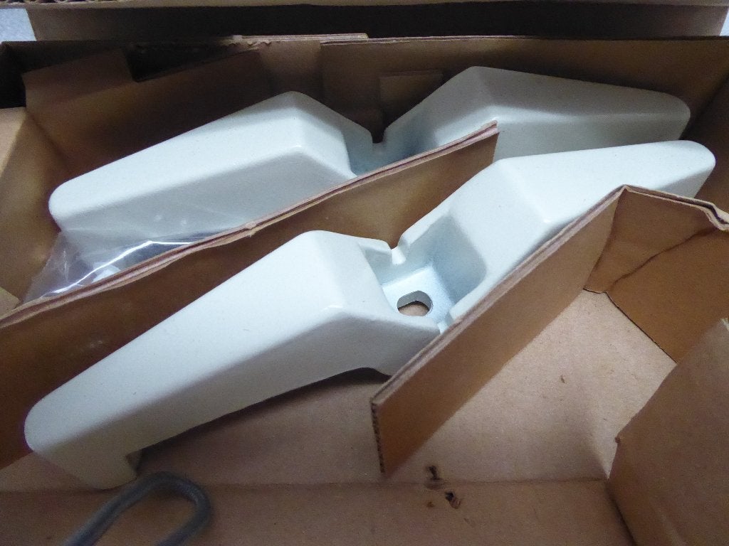 Nieuwe Mark 1 Radiator Voeten - Willow White, Doe-het-zelf en Verbouw, Verwarming en Radiatoren, 30 tot 80 cm, Radiator, Nieuw