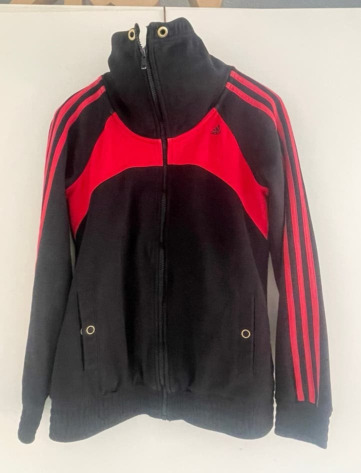 Zwart, rode Adidas trainer, vest, jack. Maat M/38, Maat 38/40 (M), Zwart, Overige typen, Ophalen of Verzenden