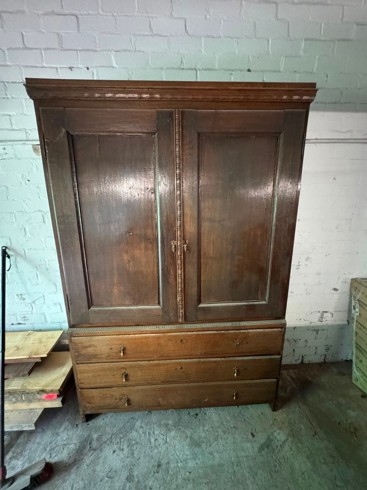 Gratis antieke houten kledingkast / kast

Gratis antieke hou, Ophalen