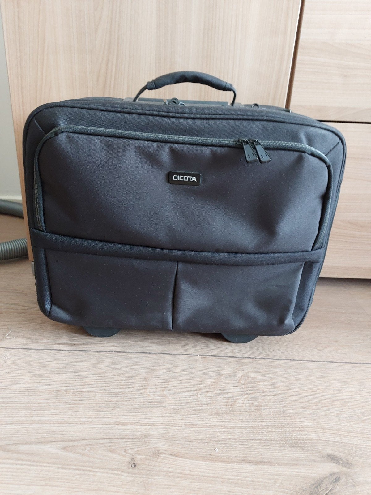 DICOTA Laptoptrolley met uitschuifbare handgreep en wieltjes, Ophalen