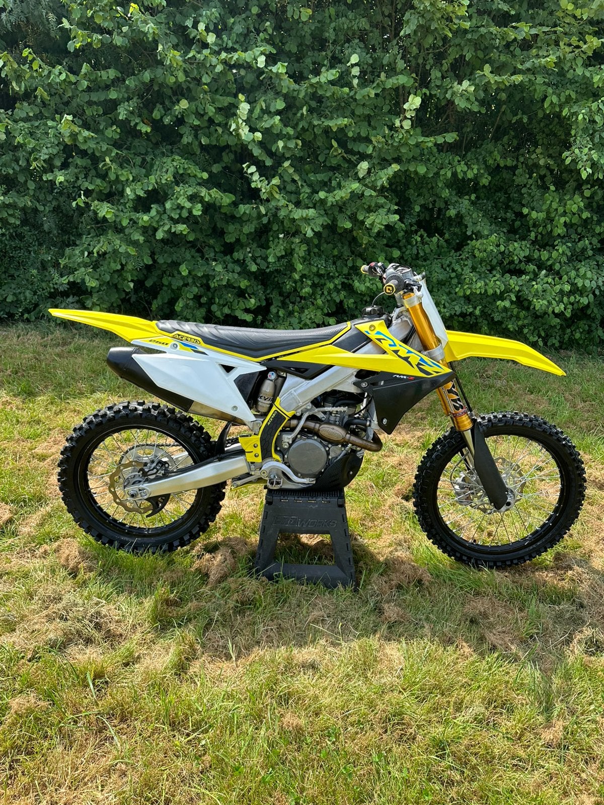 Suzuki RM-Z 250 (2022) – 10,2 uur – Zo goed als nieuw, Ophalen