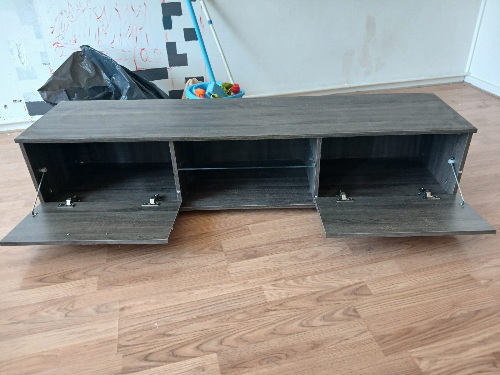 Donkergrijze tv-meubel met opbergruimte, Gebruikt, 100 tot 150 cm, Ophalen of Verzenden, Minder dan 100 cm