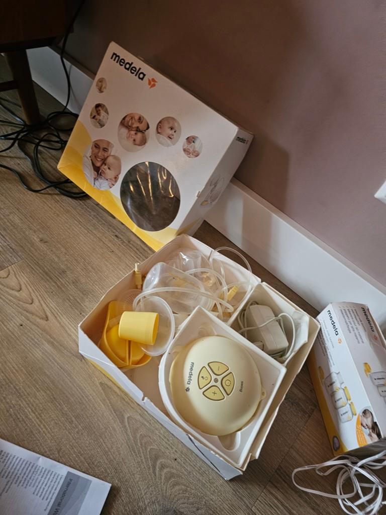 Medela Borstkolf Swing - Compleet met accessoires, Ophalen of Verzenden, Gebruikt