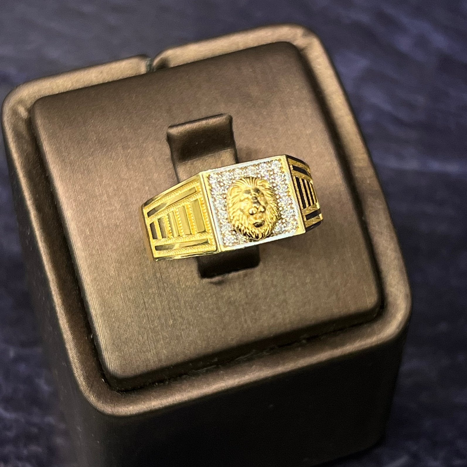 14 karaat gouden ring leeuw model italy, Ophalen of Verzenden, Nieuw, Goud, Heer