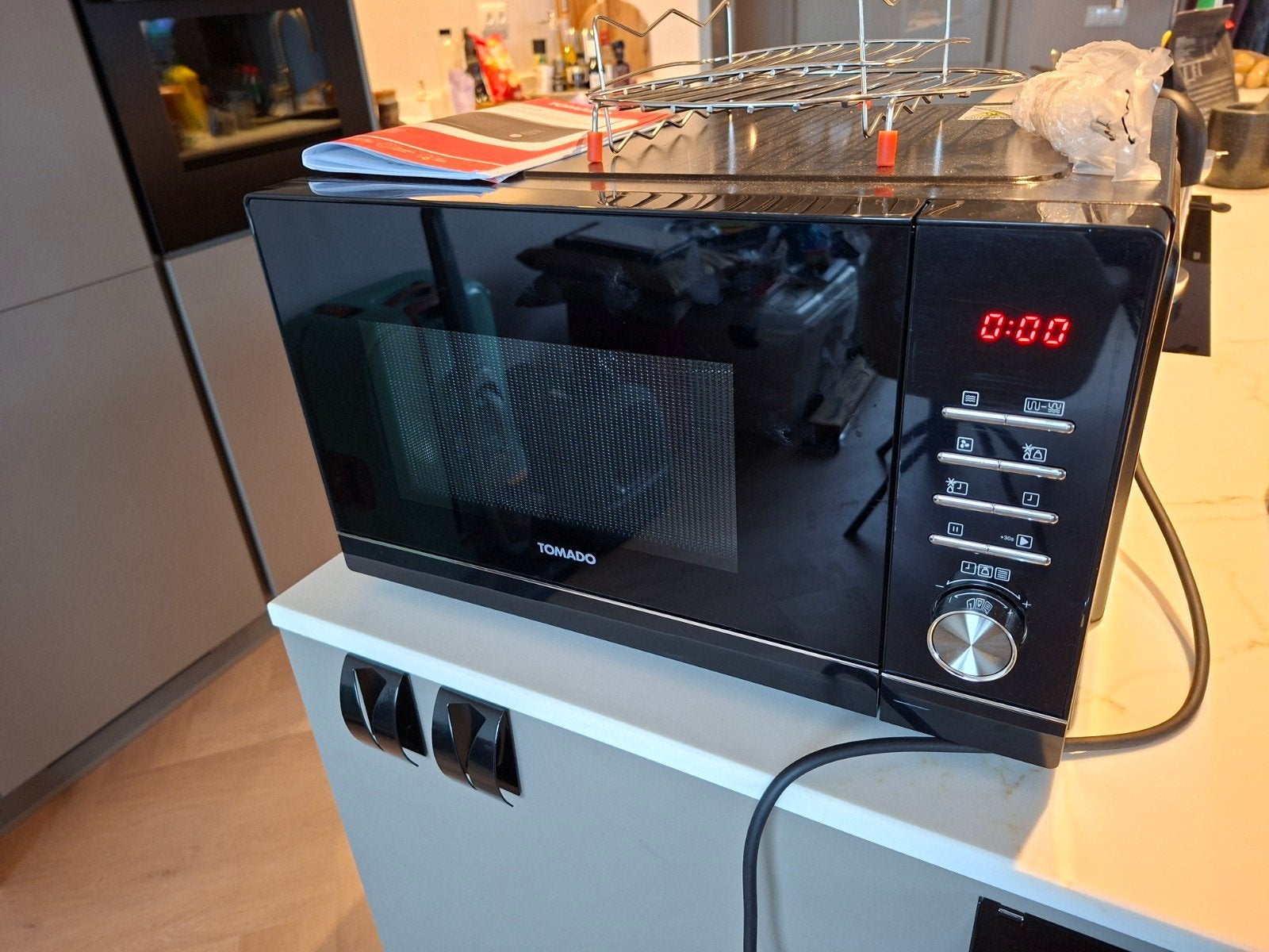 Tomado Combimagnetron - Zo goed als nieuw, Combimagnetron, Ophalen of Verzenden, Zo goed als nieuw, Draaiplateau