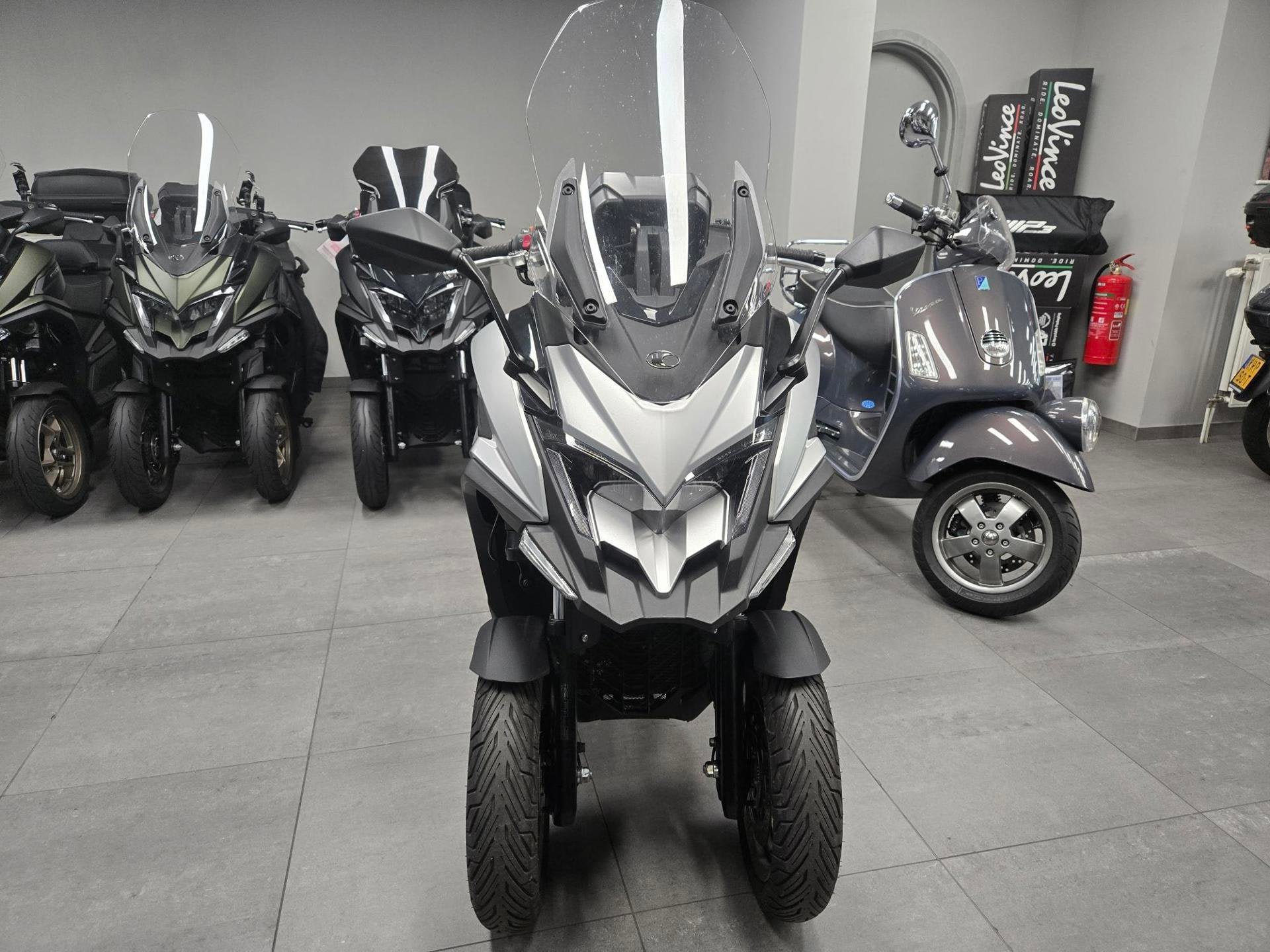 Kymco CV3 550i 2023 10DKM RIJKLAAR GARANTIE, Kymco, Overig, Gebruikt, Bedrijf