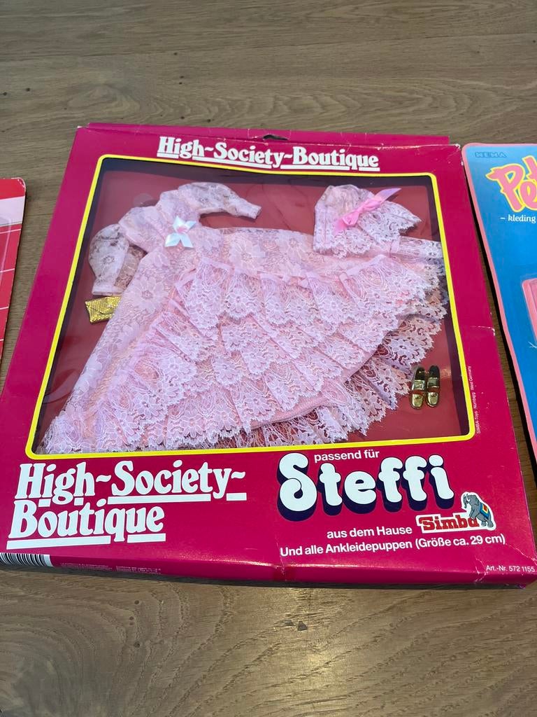 Steffi barbie autfit vintage, Ophalen, Nieuw, Kleertjes